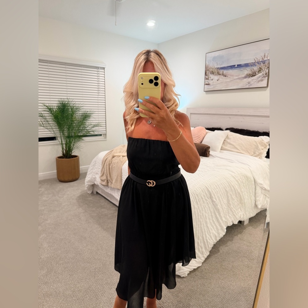 Forever 21 Black Strapless Midi Dress S
Belt NOT included